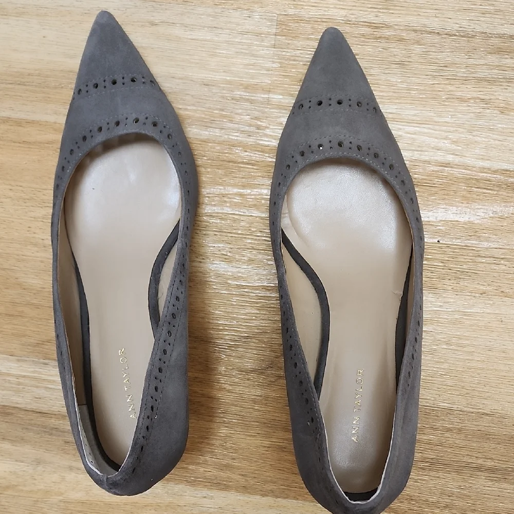 Ann Taylor Gray Heels with Pointed Toe and Medium Heel - Picture 5 of 5